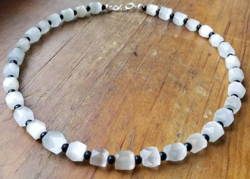 Perlmutt Würfel Und Schwarzem Onyx Halsketten, Mutter Der Perle Schmuck, Onyx, Perlen Würfel, Schwarz Weiß Halskette von goodkarmanyc