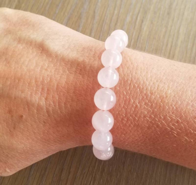 Rosenquarz Perlen Rosa Armband, Quarz-Schmuck, Schmuck, Stretch-Armband, Perlenarmband, Stacking-Armband von goodkarmanyc