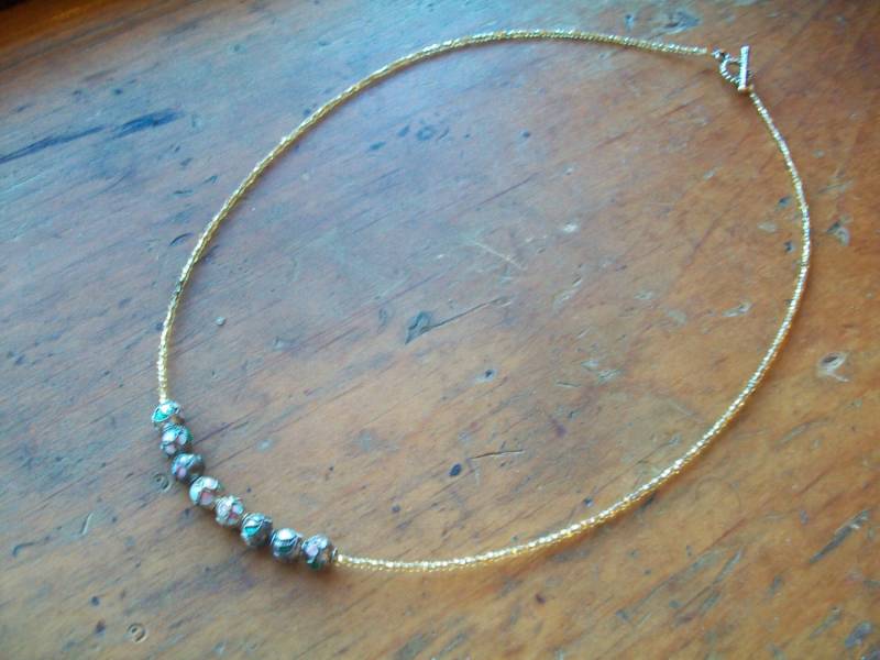 Samen Cloisonne Perlen Halskette, Goldkette, Delikates Gold Collier von goodkarmanyc