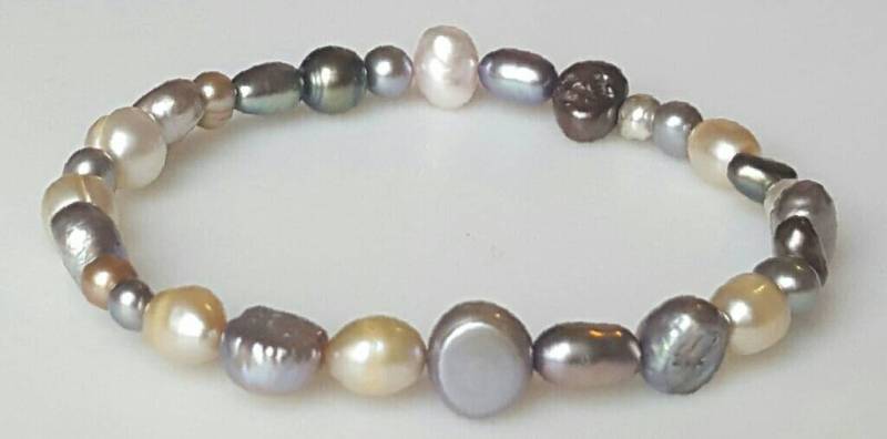 Süßwasser Perle Armband, Stretch-Armband, Mehrfarbiges Armband von goodkarmanyc