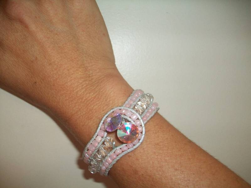 Swarovski Kristall Perlen Armband, Rosa Und Boho Wickelarmband von goodkarmanyc