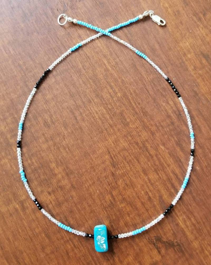 Swarovski Kristalle Black Spinel, Natural Turquoise Halskette, Schmuck, Türkis Türkisfarbener Halskette von goodkarmanyc