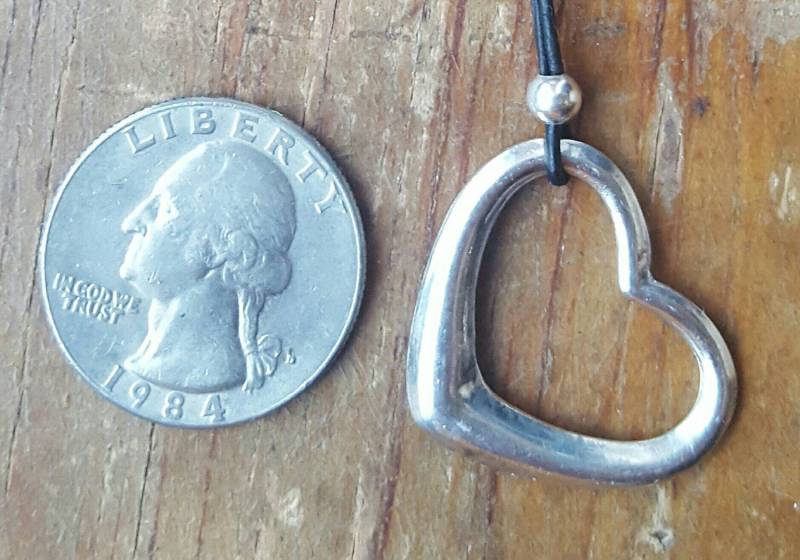 sterling Silber Geschwollene Offenen Herzcharme Und Schwarzem Leder Halsband, Einfachen Schwarzen Lederschmuck von goodkarmanyc