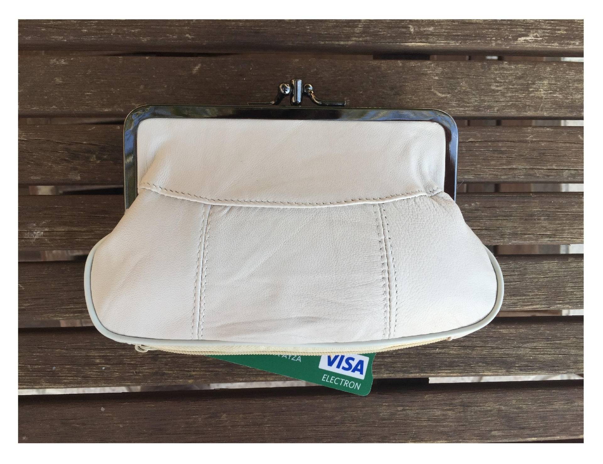 Cremeweiße Geldbörse Aus Echtleder Mit Reißverschluss. Retro Inspirierte Münztasche. Oma Portemonnaie Echtem Leder. Kussverschluss Und Reißverschluss von goodtimesbarcelona
