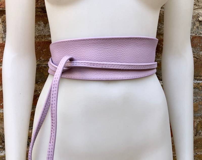 Hellvioletter Obigürtel Aus Weichem Leder. Wickelgürtel in Mauve. Breiter Taillengürtel Echtem Wickelgürtel. Boho Schärpe Einem Weichen Lavendel von goodtimesbarcelona
