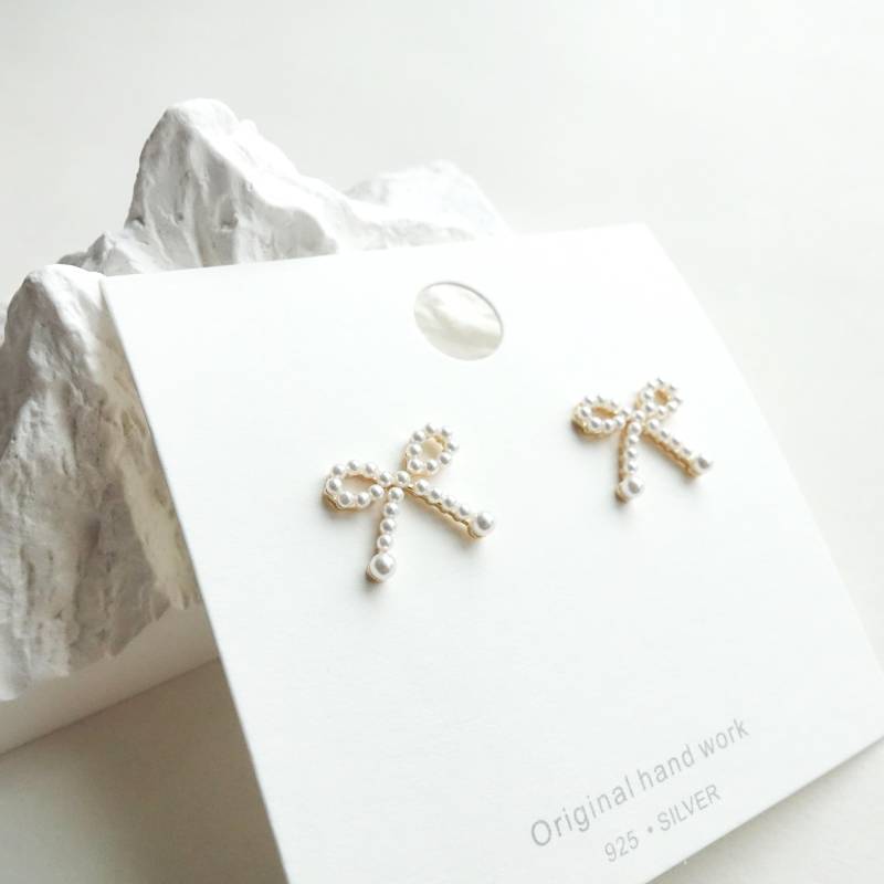 Sweet Gold-Plated Bow Stud Earrings With Mini Pearls - 925 Silver, Wedding & Everyday Jewelry/Minimalist-Romantic Style Sweet Gold-Plated Bow Stud Earrings With Mini Pearls - 925 Silver, Wedding & Everyday Jewelry/Minimalist-Romantic Style von goopicknick