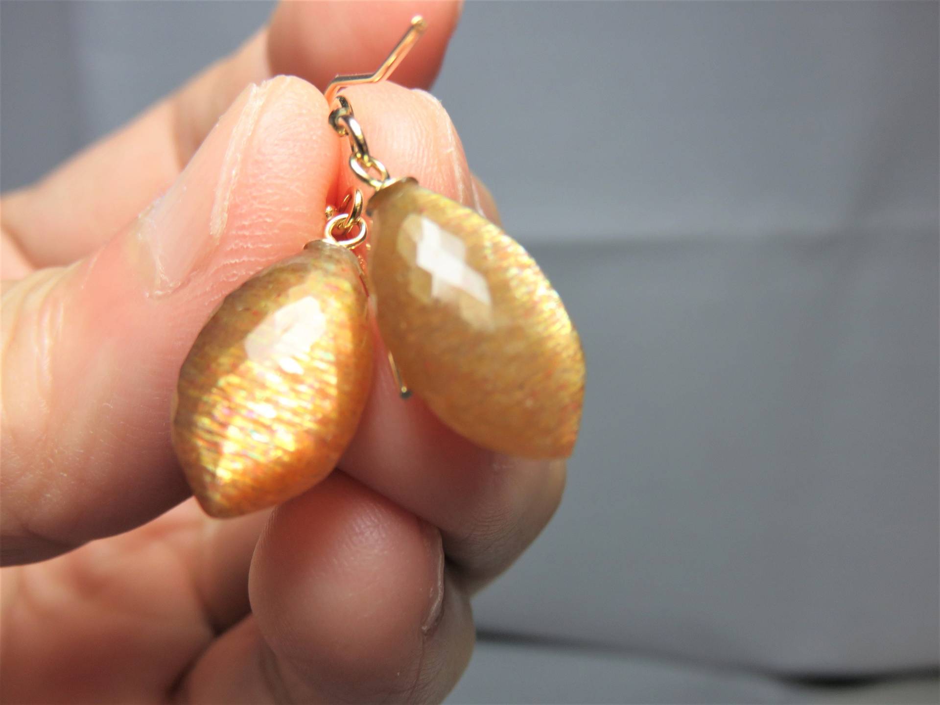 Sale 30% Natural Golden Moonstone Flat Pear Spike Drops Aaa | 16x9mm, 14K Massive Gelbgold Ohrhänger Und Perlenkappen von gorgeous