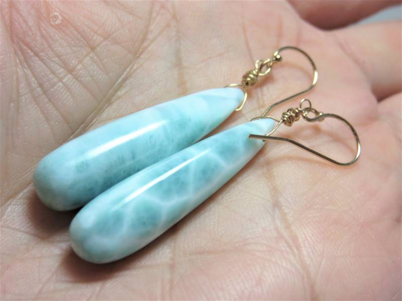 Sale 30% Off Natürliche Glatte Seltene Larimar Längliche Brioletten, 14K Gelbgold Ohrhaken Und Draht von gorgeous
