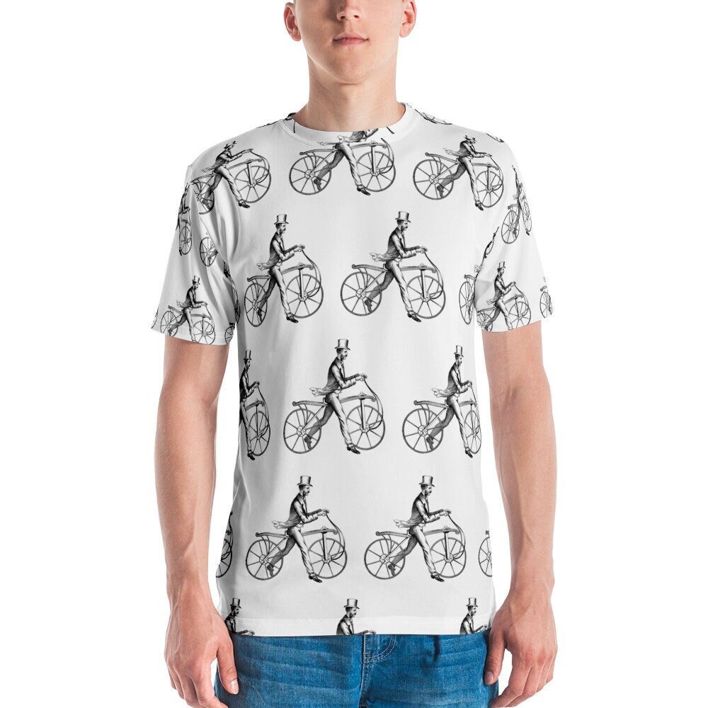 Vintage Style T Shirt Antik Fahrrad Mann All Over Steampunk Grafik Herren Schwarz Auf Weiß Vintage Style T Shirt Antik Fahrrad Mann All Over Steampunk Grafik Herren Schwarz Auf Weiß von gormanArtsStudio