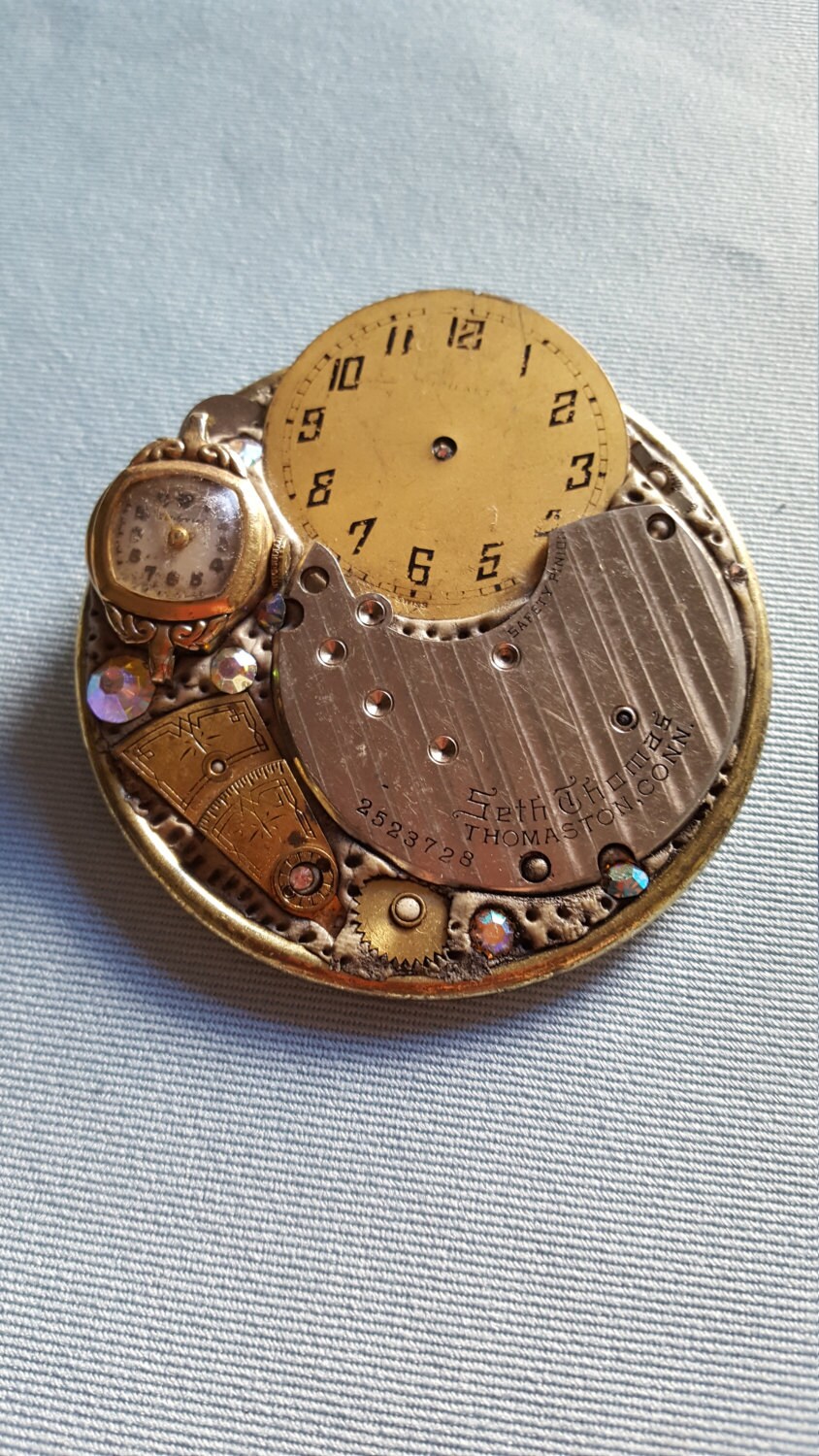 Einzigartige Vintage Uhr/Uhrenbrosche Signiert Von Leah Manis von gorricks