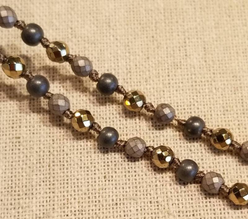 80cm Lange Kette Mit Hämatit Perlen Handgeknüpft 80cm Lange Kette Mit Hämatit Perlen Handgeknüpft von gotbead