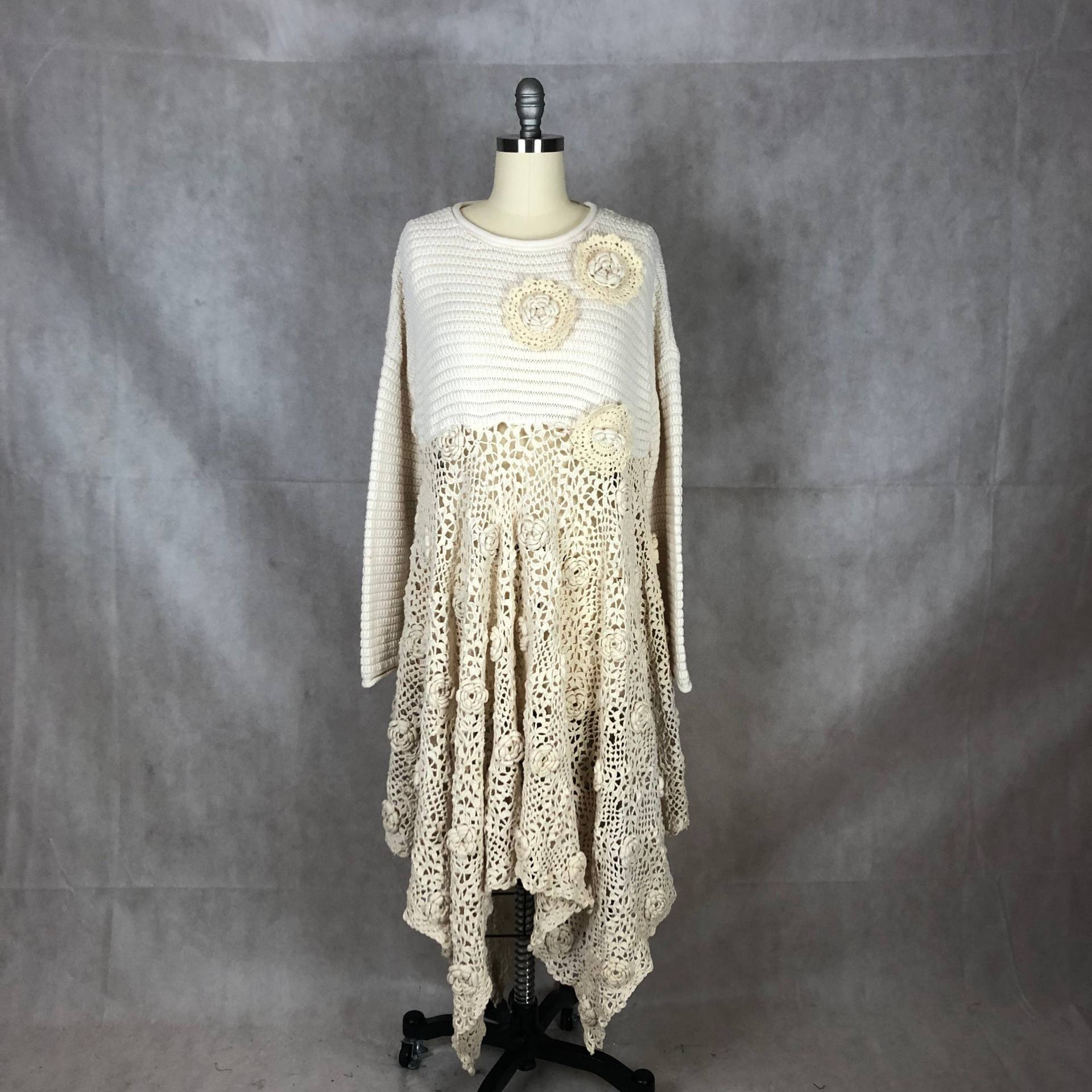 Dekonstruiertes Hybrid Strukturiertes Winter Wunderland Kleid/Tunika Hergestellt Aus Thrifted Pullover Und Vintage Tischdecke von gothicflower