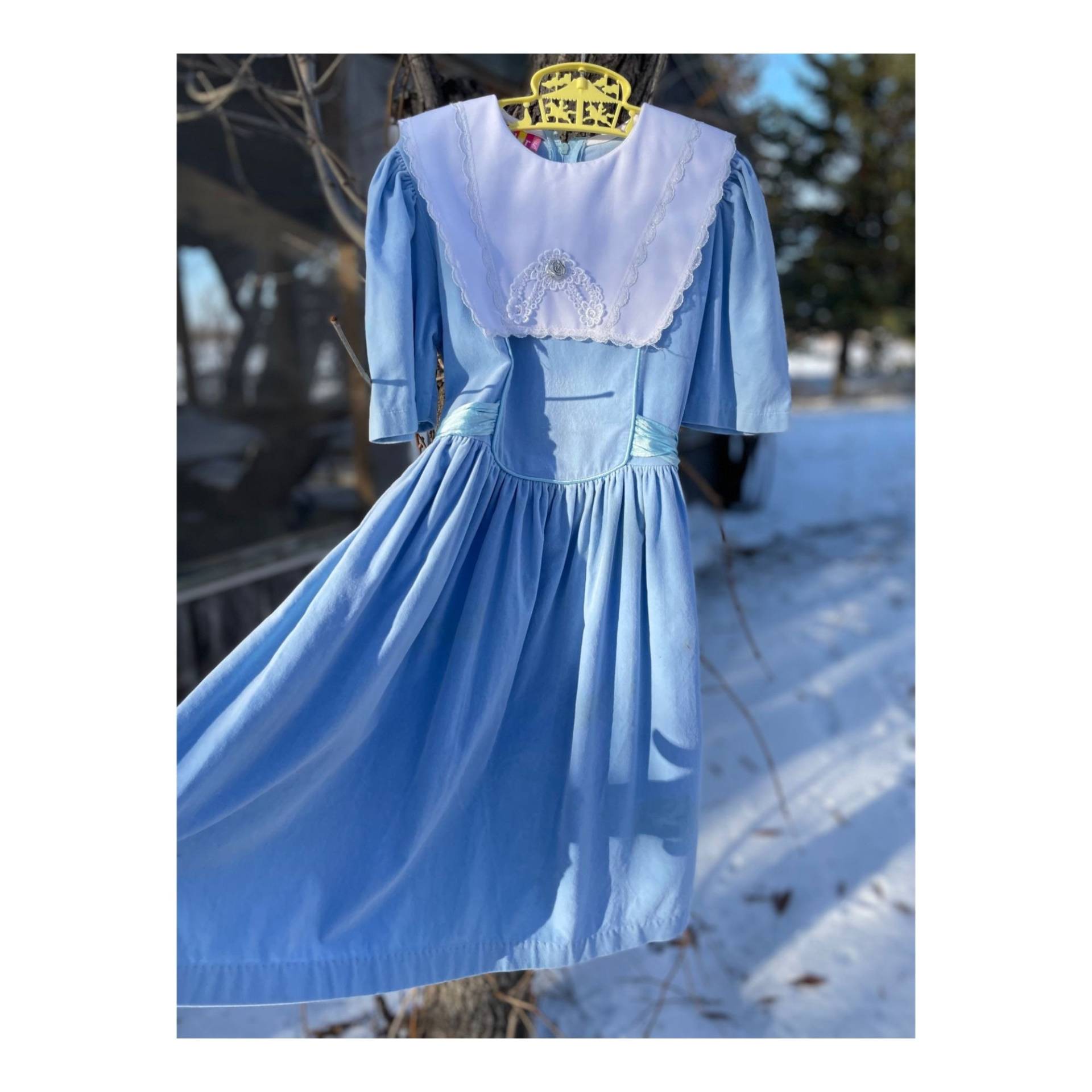 Vintage 80Er Jahre Sky Blue Samt Formal Kleid Weiß Spitze Lätzchen Kragen Prinzessin Ärmel Sz 7 von gracefullilyvintage