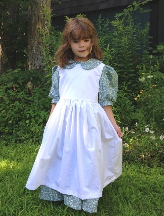 Kleines Hauskleid Set Kleines Hauskleid Set von gracefulthreads