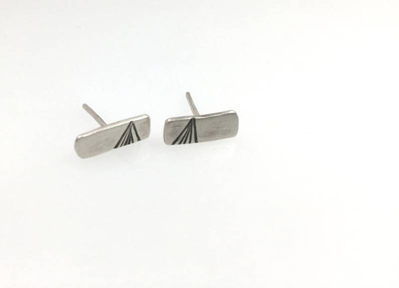 Mini Berg Ohrstecker Mini Berg Ohrstecker von gracehoganjewelry