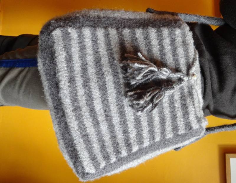 Gekochte Wolle Handtasche, Graue Streifen - Gefilzte Wolle, Einkaufstasche von gracyloufribush