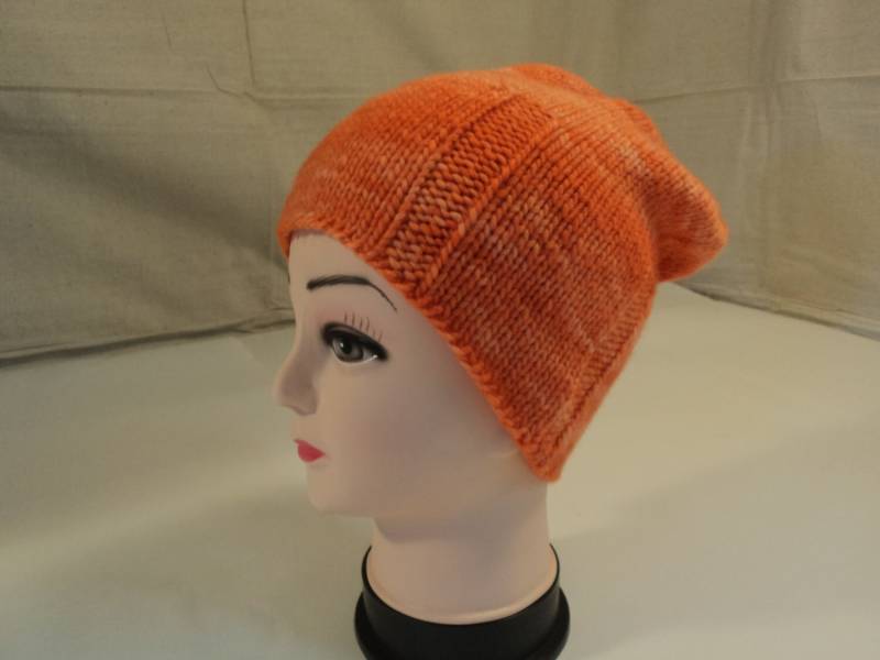 Handgearbeitete Slouchy Mütze Orange 100% Feine Merinowolle Weiblich Erwachsene von grammysfuzzies