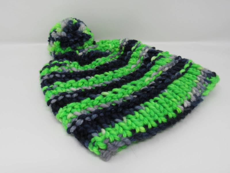 Handgearbeitete Strickmütze Seahawks Pom 100% Merinowolle Unisex Kinder 4-6 von grammysfuzzies