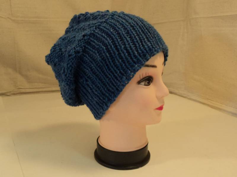 Handgefertigte Reversible Slouchy Hut Ozeanblau Texturiert 100 % Merino Wolle Weiblich von grammysfuzzies