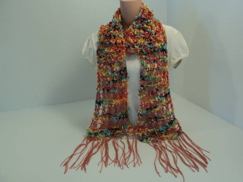 Handgefertigte Schal Länge 70 in Lachs Multicolor Baumwolle Leinen Fransen Weiblich von grammysfuzzies