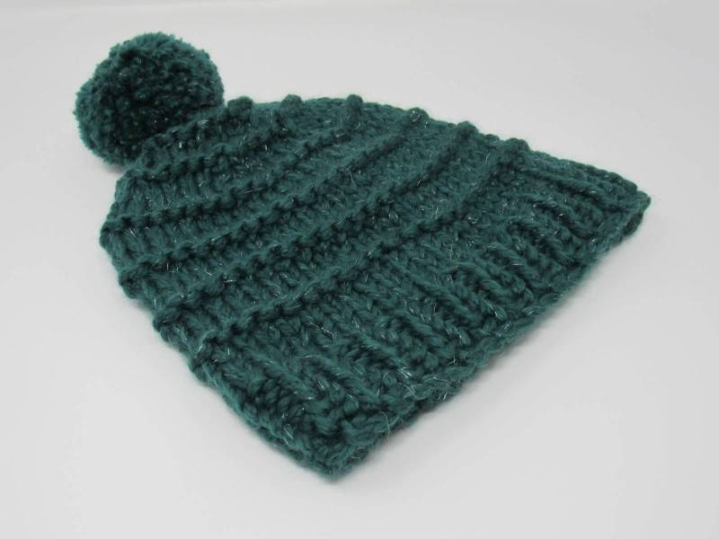 Handgefertigte Strickmütze Beanie Grün Pom 97 % Feine Merino Wolle Weibliche Erwachsene von grammysfuzzies