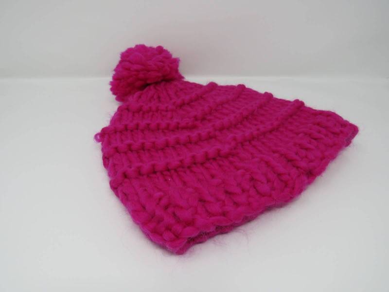 Handgefertigte Strickmütze Beanie Heißen Rosa Pom 100 % Merino Wolle Weibliche Erwachsene von grammysfuzzies