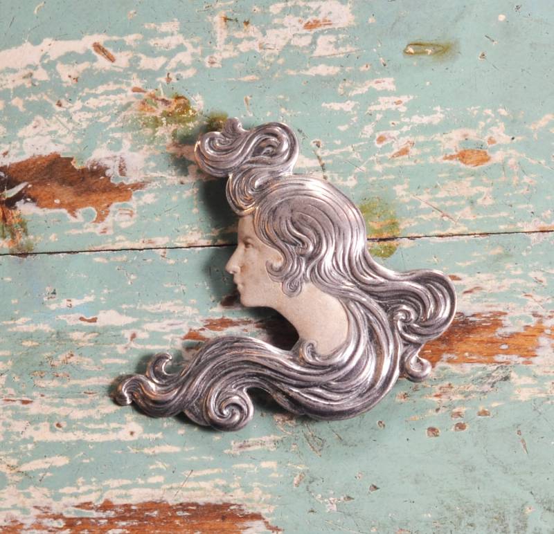 Damen Sterling Silber Bemalte Jugendstil Brosche Damen Sterling Silber Bemalte Jugendstil Brosche von grandfathersclocks