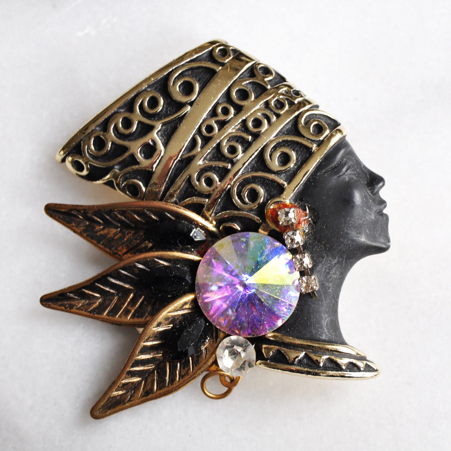 Damen Vintage Brosche Nofretete Mit Jute-Blätter & Königliche Gem von grandfathersclocks