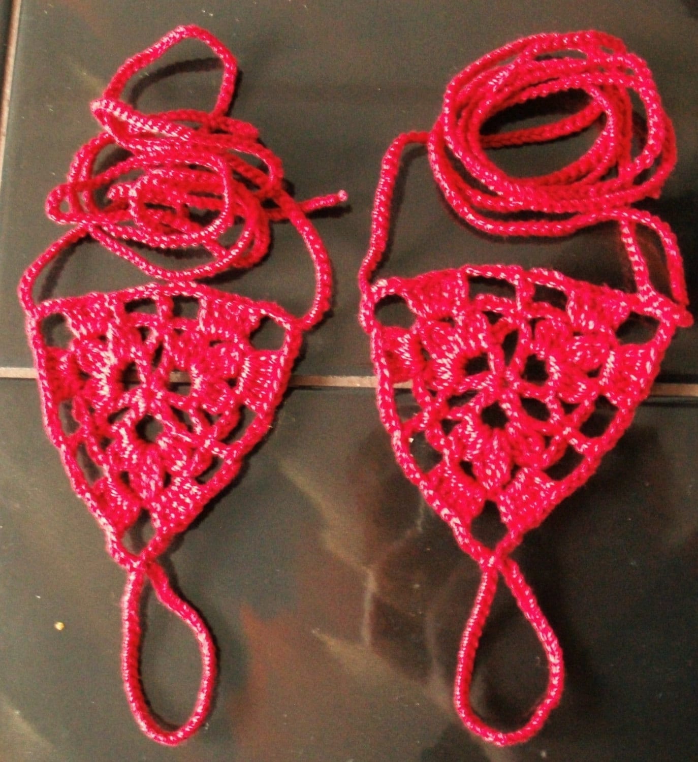 Rote Barfußsandalen Gehäkelt Rote Barfußsandalen Gehäkelt von grazynae
