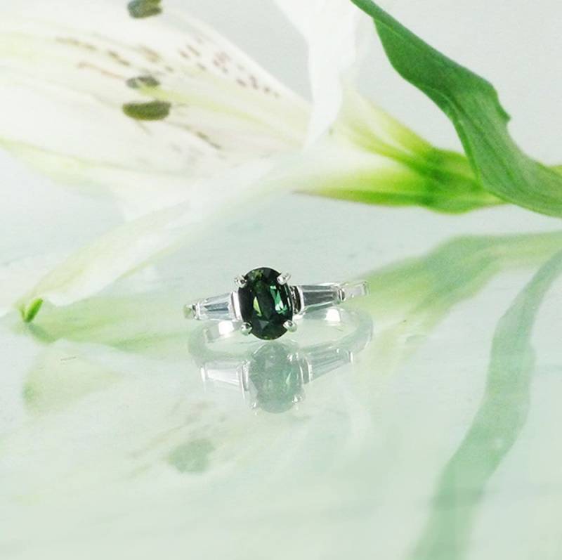 Grüner Saphir Ring, Ovaler Saphir, Silber Zierliche Verlobungsring von greengem