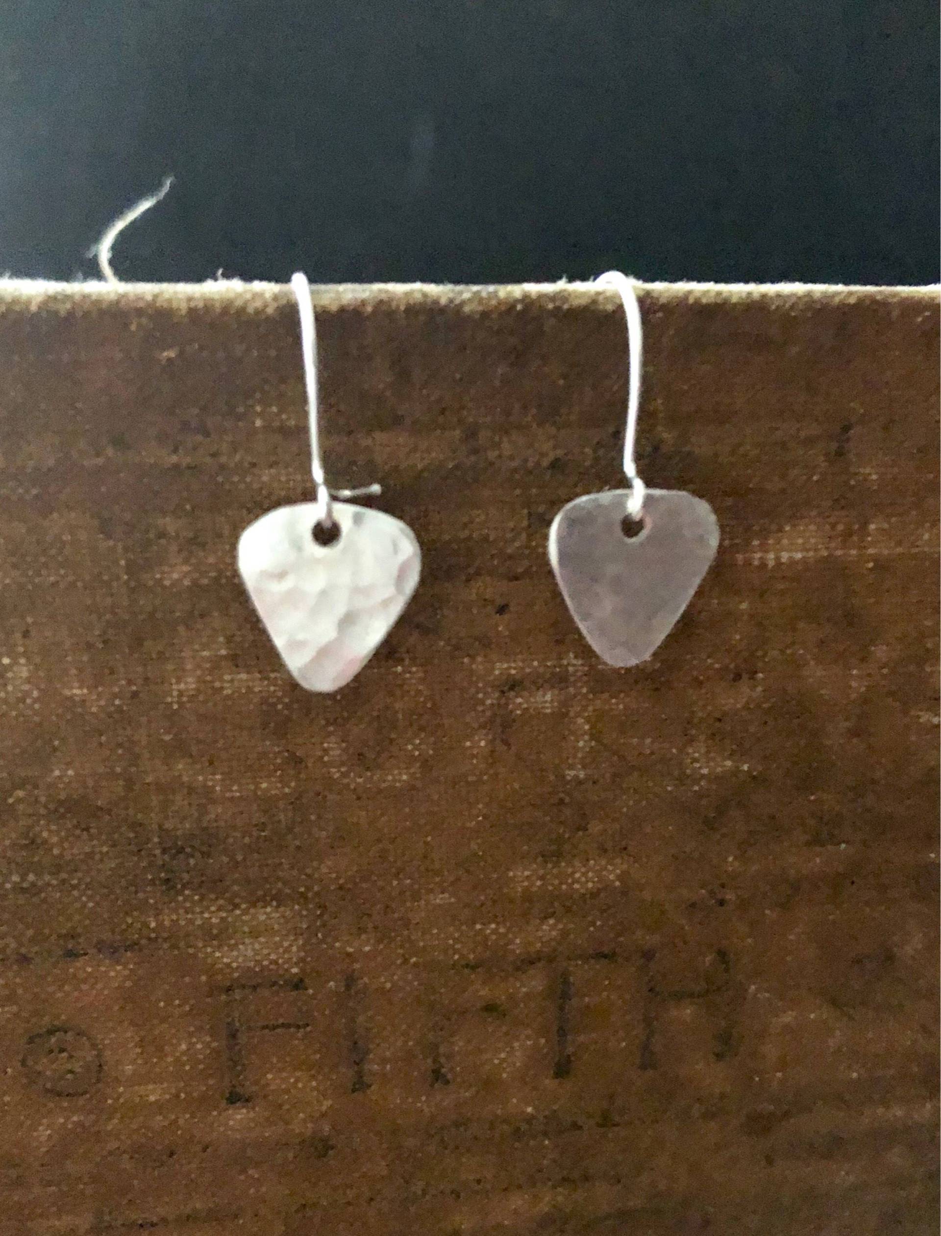 Handgemachte Sterling Silber Mini Plektrum Ohrringe Musiker Geschenk Handgemachte Sterling Silber Mini Plektrum Ohrringe Musiker Geschenk von greenleafpickcompany