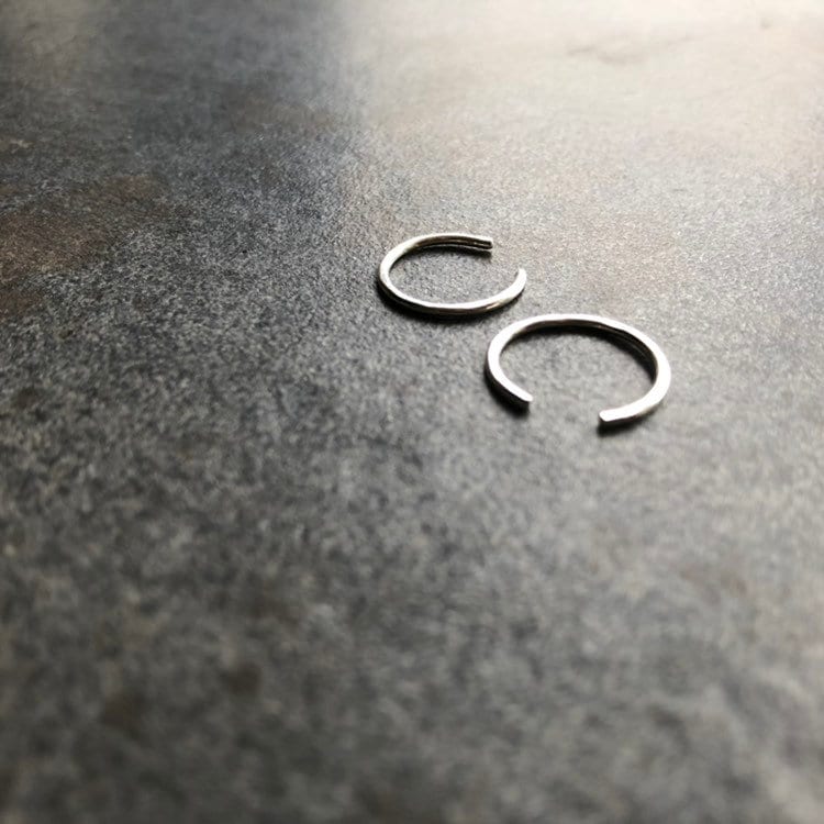 Mini Kreis Einfädler Ohrringe Mini Kreis Einfädler Ohrringe von greentealeavesdesign