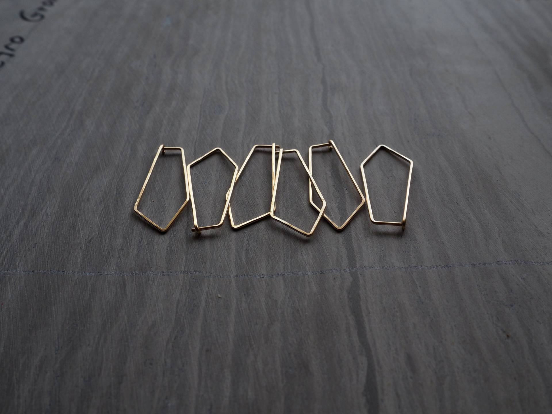 Schlichte Polygon Ohrringe Schlichte Polygon Ohrringe von greentealeavesdesign