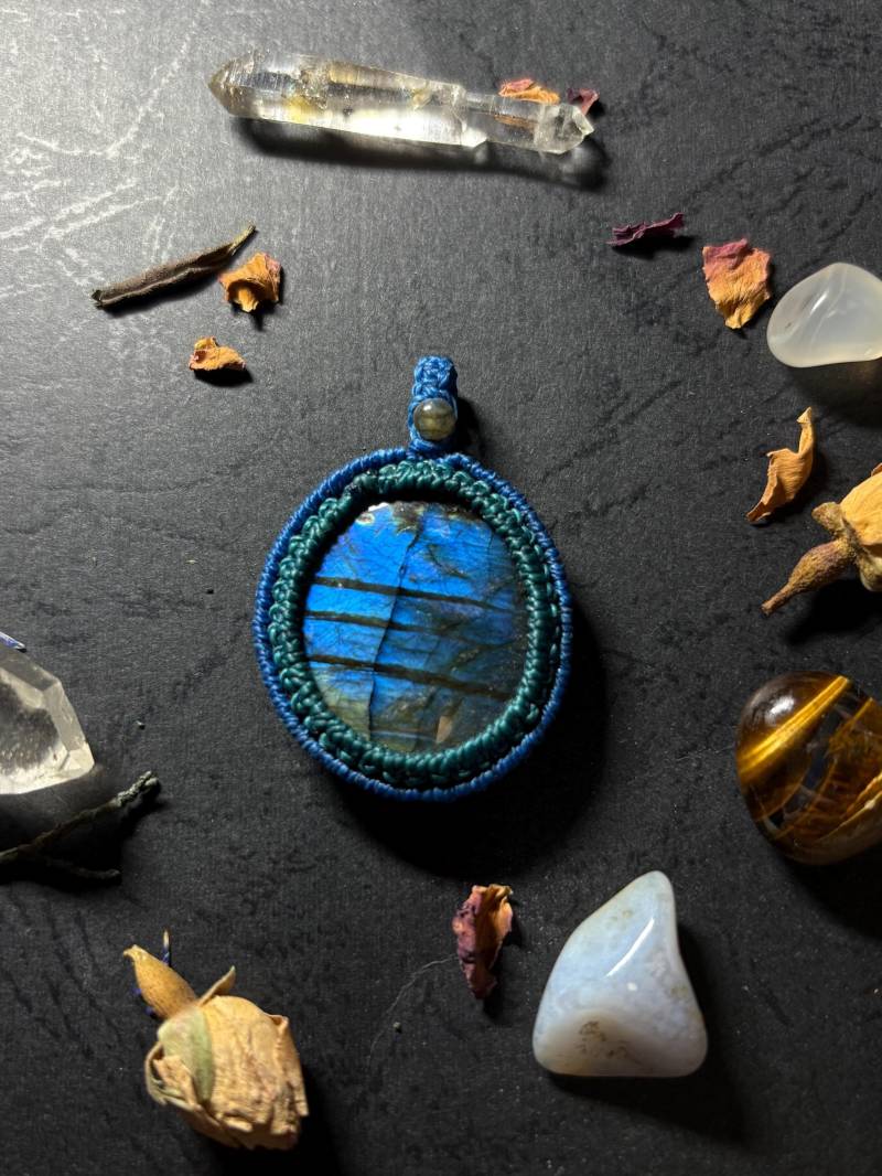 Labradorit Makramee Anhänger Kette Pendant Labradorit Makramee Anhänger Kette Pendant von greenwanderermacrame