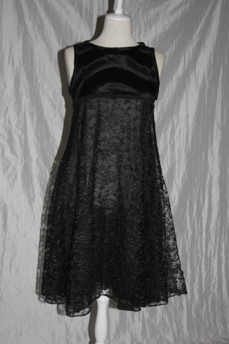Dessoukleid - Spitzenkleid Mit Kunstfell-Besatz in Gr.36/38 von grotesqueandchaotic