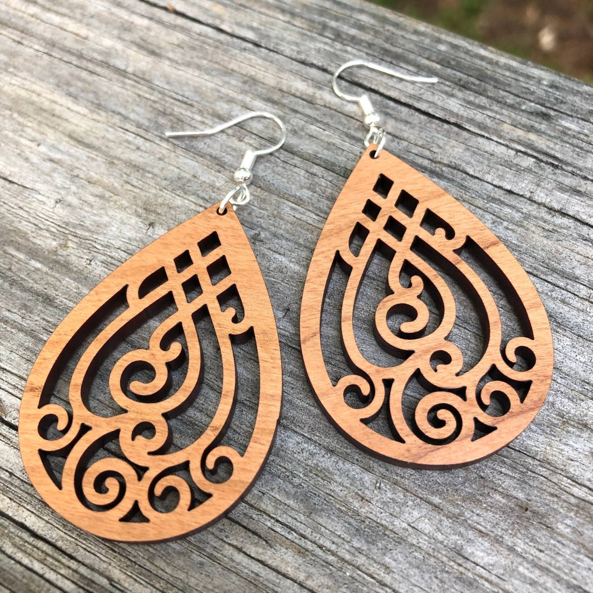 Queen Jane Holz Ohrringe, Brautjungfern Freundin Geschenk, Leichte Natürliche Schmuck Mit Hypoallergenen Ohrring Haken Queen Jane Holz Ohrringe, Brautjungfern Freundin Geschenk, Leichte Natürliche Schmuck Mit Hypoallergenen Ohrring Haken von gtallentdesigns