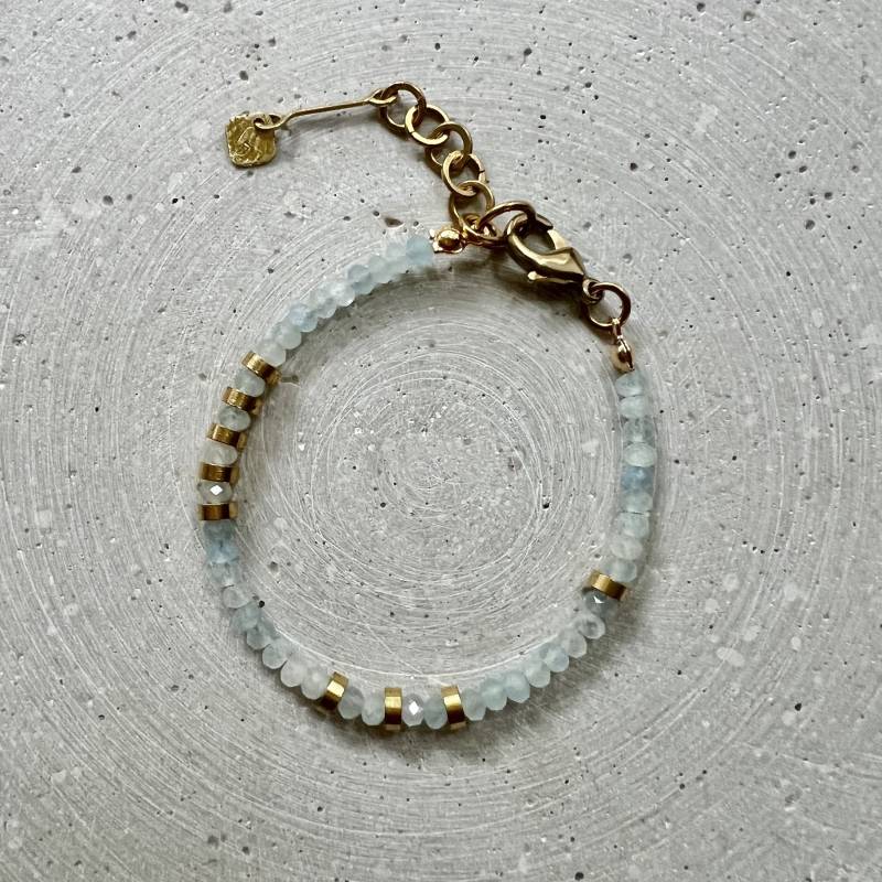 Aquamarine Armband, Hellblauer Naturstein Schmuck, Facettierte Halbedelsteine Mit Messing Scheiben, Geschenk Für Verlobte Aquamarine Armband, Hellblauer Naturstein Schmuck, Facettierte Halbedelsteine Mit Messing Scheiben, Geschenk Für Verlobte von gudbling
