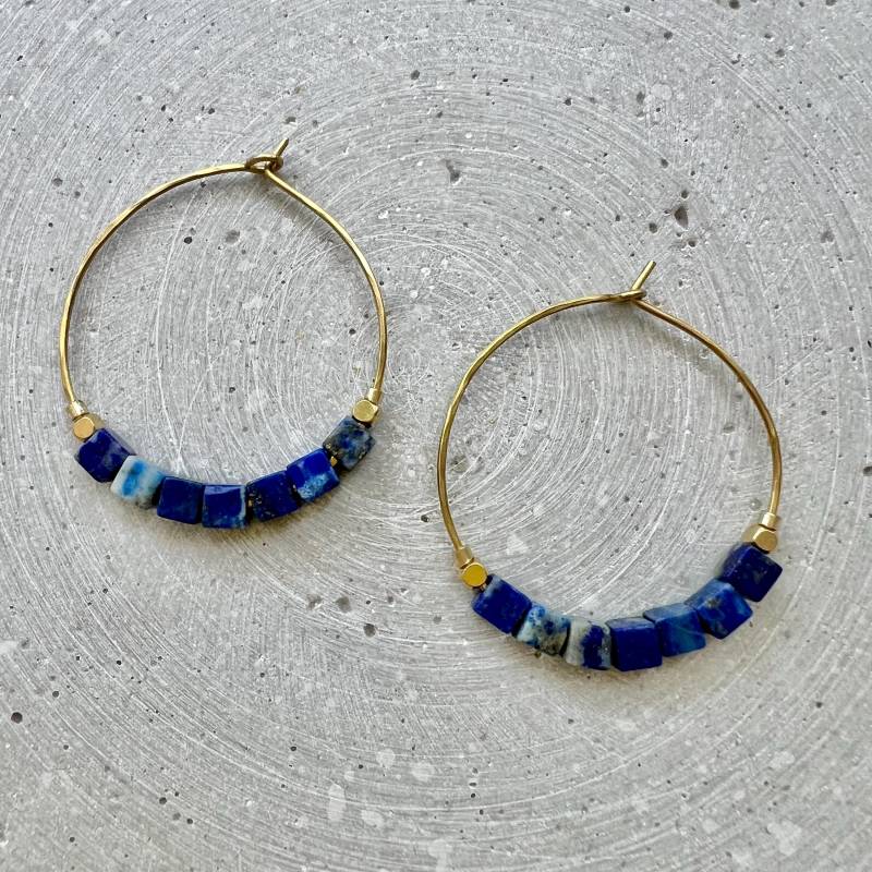 Dunkelblaue Hoop Ohrringe, Lapislazuli Kreolen Mit Feinen Würfel Perlen, Handgemachte Messing Creolen Dunkelblaue Hoop Ohrringe, Lapislazuli Kreolen Mit Feinen Würfel Perlen, Handgemachte Messing Creolen von gudbling