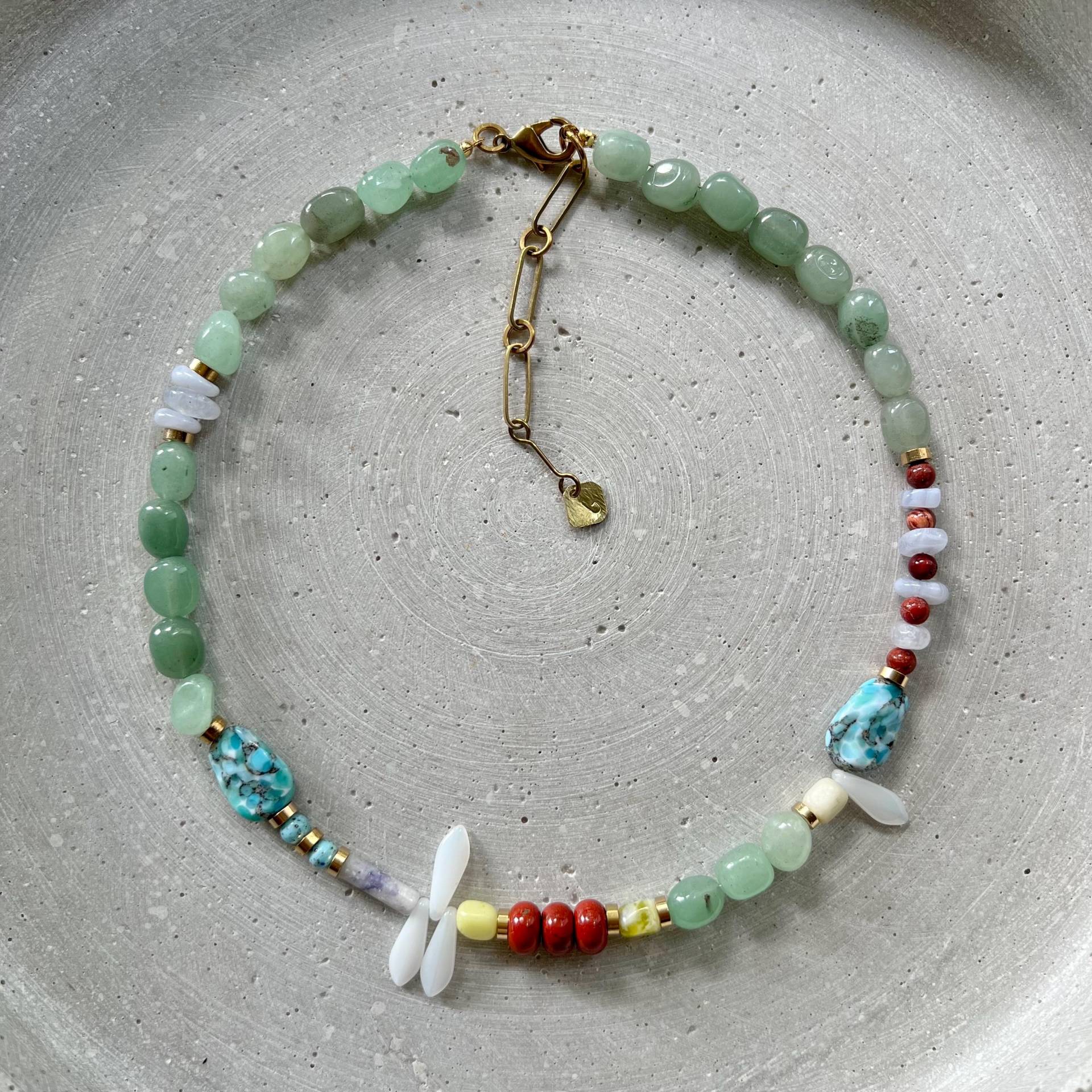 Gemischte Schmuckstein Statement Halskette, Mit Türkisen Vintage Glasperlen, Jaspis, Aventurin, Jade Und Achat Steinen Gemischte Schmuckstein Statement Halskette, Mit Türkisen Vintage Glasperlen, Jaspis, Aventurin, Jade Und Achat Steinen von gudbling