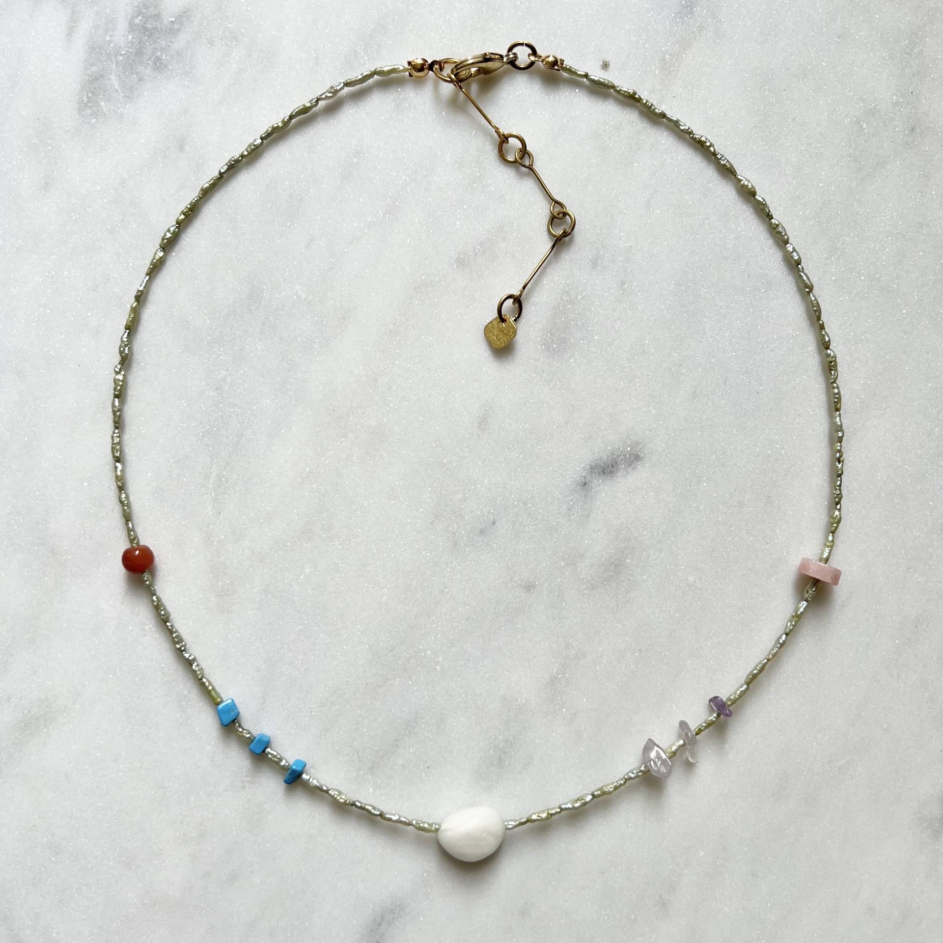 Grüne Vintage Süßwasserperlen Kette Mit Schmucksteinen, Zarte Halskette Wiederverwendete Perlen Grüne Vintage Süßwasserperlen Kette Mit Schmucksteinen, Zarte Halskette Wiederverwendete Perlen von gudbling