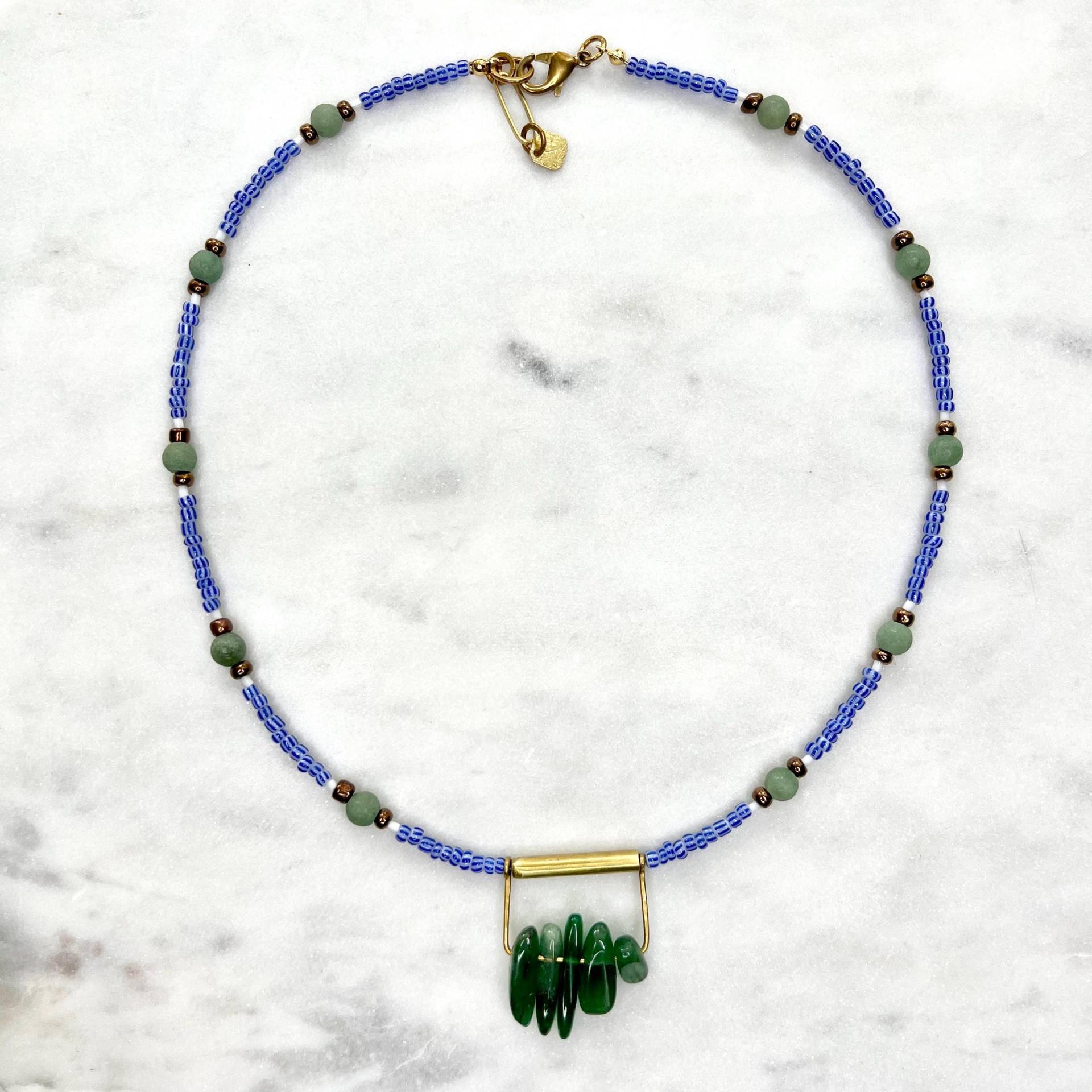 Königsblaue Glasperlen Kette Mit Aventurin Anhänger, Blau Grüne Perlenkette, Bunte Boho Halskette Königsblaue Glasperlen Kette Mit Aventurin Anhänger, Blau Grüne Perlenkette, Bunte Boho Halskette von gudbling