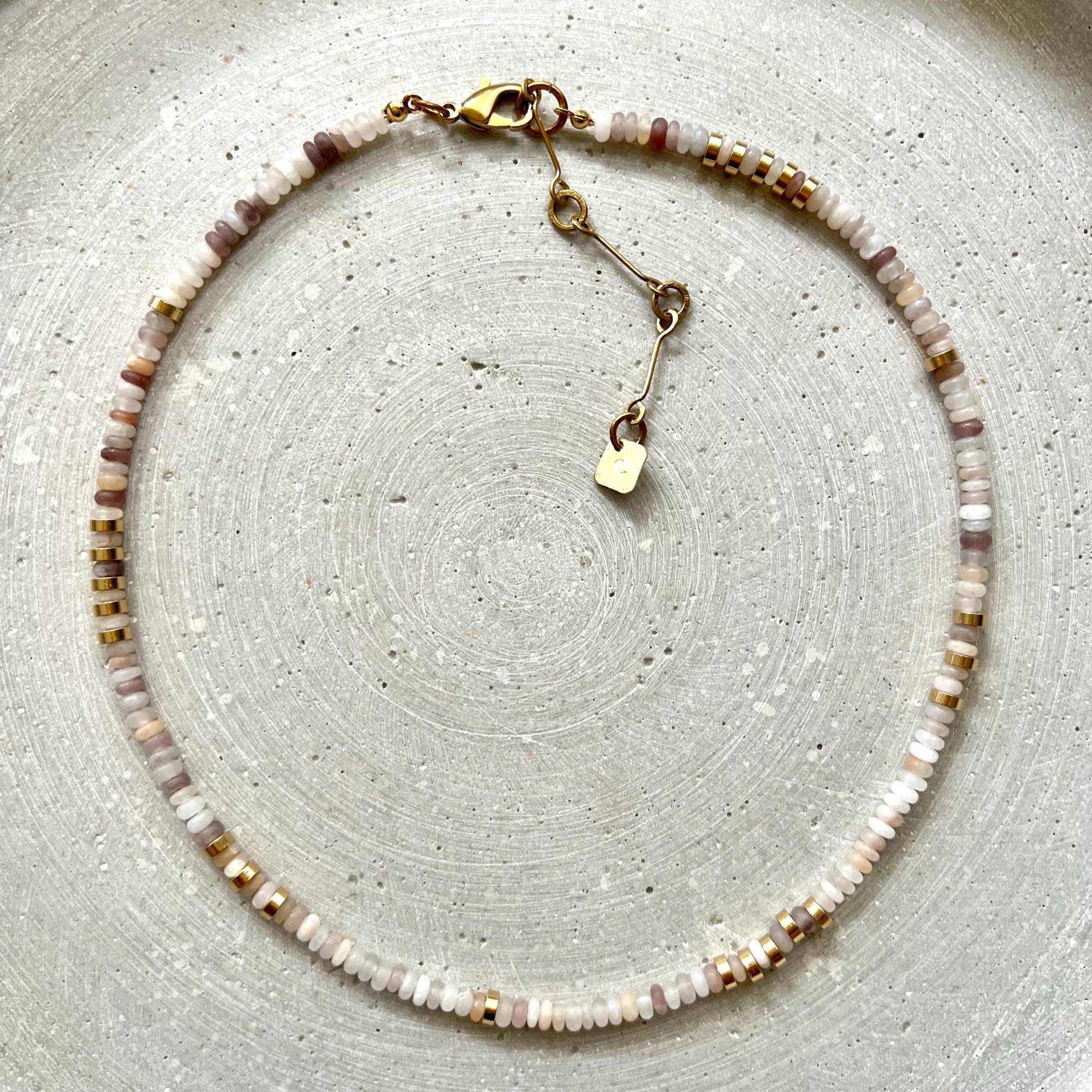 Quarz Perlen Kette, Handgemachter Naturstein Schmuck, Anpassbare Länge, Geschenkidee Für Freundin Quarz Perlen Kette, Handgemachter Naturstein Schmuck, Anpassbare Länge, Geschenkidee Für Freundin von gudbling