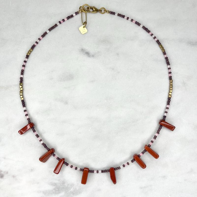 Rote Jaspis Kette, Kurzes Glasperlen Collier Mit Dunkelroten Schmuckstein Spitzen Rote Jaspis Kette, Kurzes Glasperlen Collier Mit Dunkelroten Schmuckstein Spitzen von gudbling