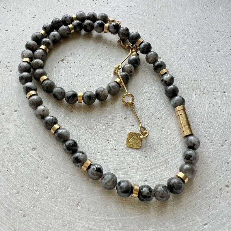 Unisex Labradorit Perlen Kette, Schlichte Schwarze Halskette Mit Messing Elementen, Geschenk Für Ihn Unisex Labradorit Perlen Kette, Schlichte Schwarze Halskette Mit Messing Elementen, Geschenk Für Ihn von gudbling
