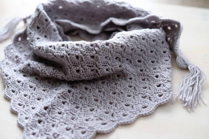 Grauer Häkelschal Mit Quasten Warmer Acryl Winterschal von gull808