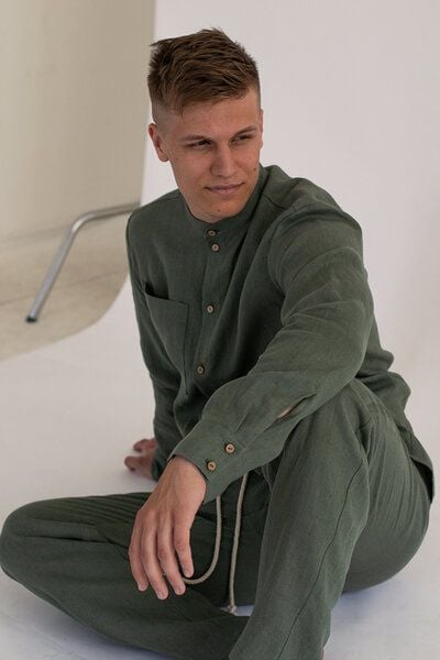 gust. Herren Leinenhemd mit Stehkragen - Linen shirt with stand collar - 100% Bio-Leinen von gust.