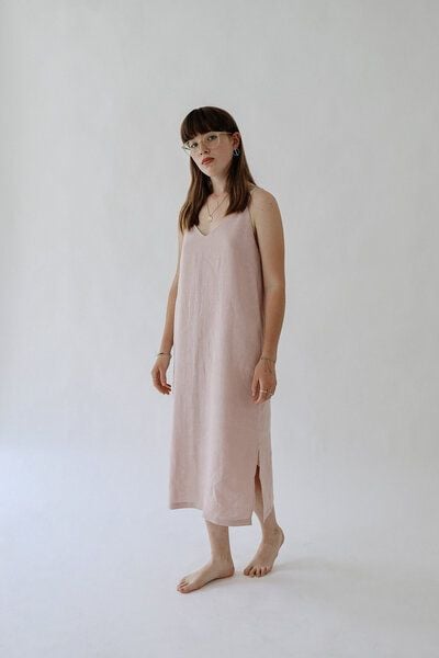 gust. Leinenkleid mit V-Ausschnitt - Linen dress with V-neckline - 100% Bio-Leinen von gust.