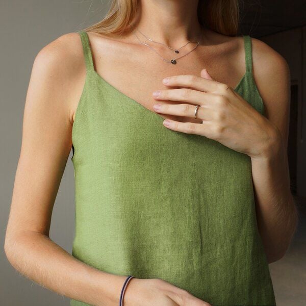 gust. Leinenkleid mit V-Ausschnitt - Linen dress with V-neckline - 100% Bio-Leinen von gust.