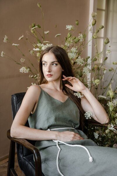 gust. Leinenkleid mit V-Ausschnitt - Linen dress with V-neckline - 100% Bio-Leinen von gust.