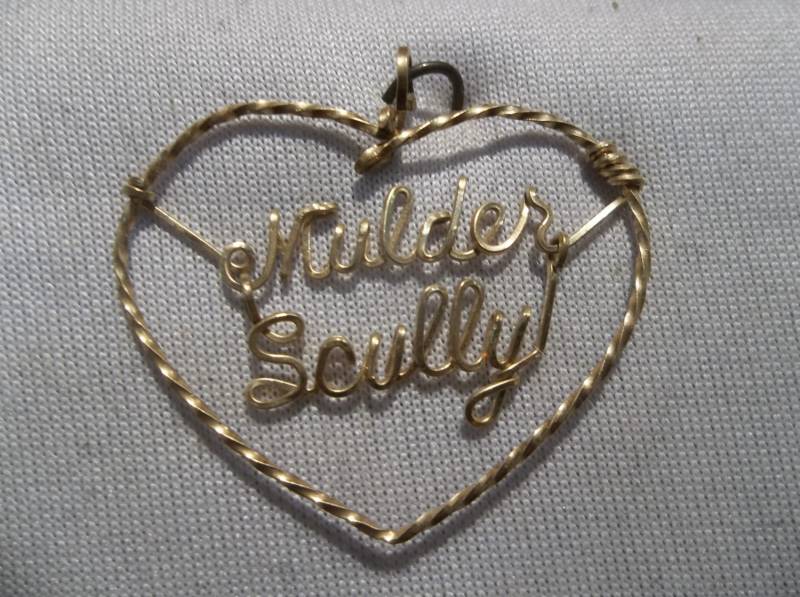 Zwei Namen Herz Anhänger Zwei Namen Herz Anhänger von gyldanscript